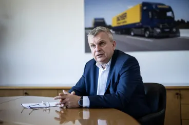 A logisztikában, csakúgy, mint a repülésben, két lépéssel előre kell gondolkozni