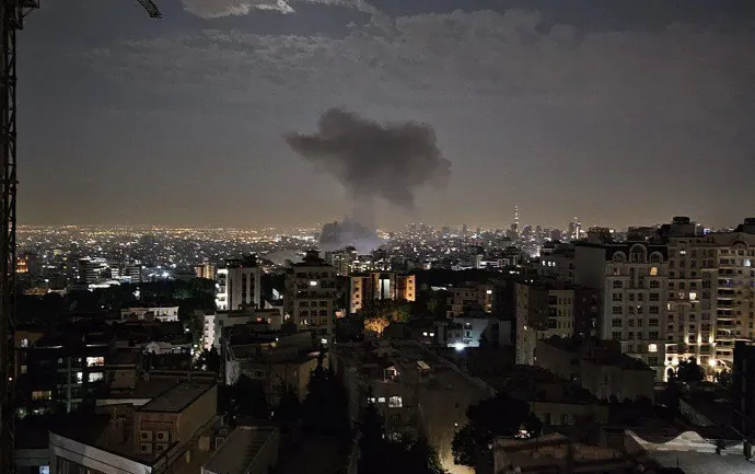 Teherán – Fotó: Sepah News / AFP és Majid Asgaripour / WANA / Reuters