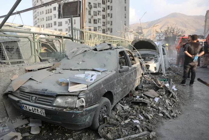 Teherán – Fotó: Sepah News / AFP és Majid Asgaripour / WANA / Reuters