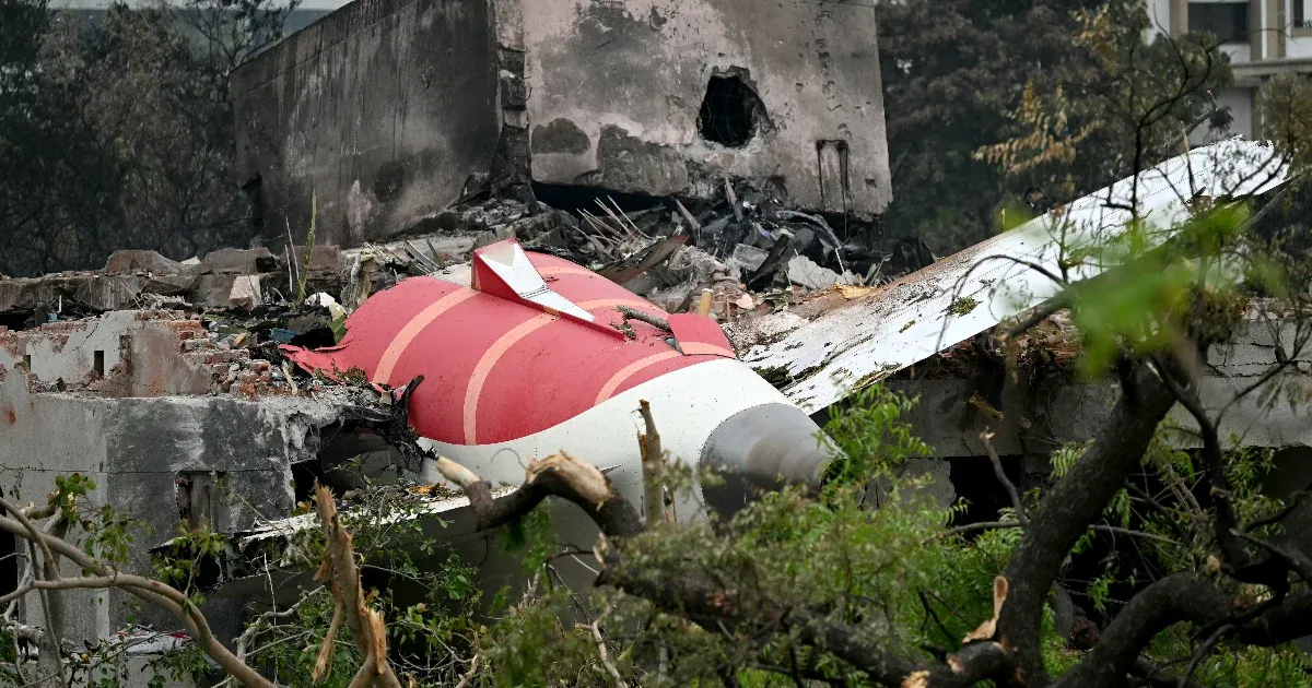 „Tolóerőt veszítünk, nem tudunk felemelkedni” – mondta az Air India pilótája a gép lezuhanása előtti pillanatokban