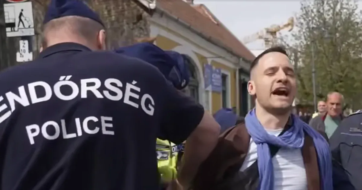 Nincs köze a politikához, nem volt jogszerű az intézkedés – a rendőrség szerint ezért váltották le a megafonos segédlelkészt előállító rendőrt
