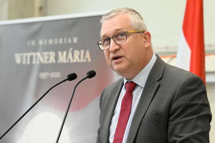 Diplomata lett volna, de a külügy inkább kirúgta a nevelteket futtató intézetigazgatót kinevező fideszest