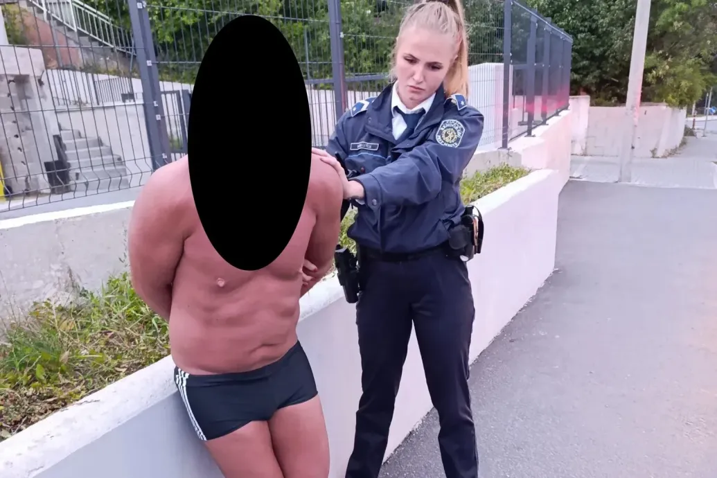 Meztelenül kocsikázott, összevissza beszélt, aztán rendőrnőt harapott meg egy 44 éves férfi, akit Budaörsön kapcsoltak le – Forrás: Telex.hu