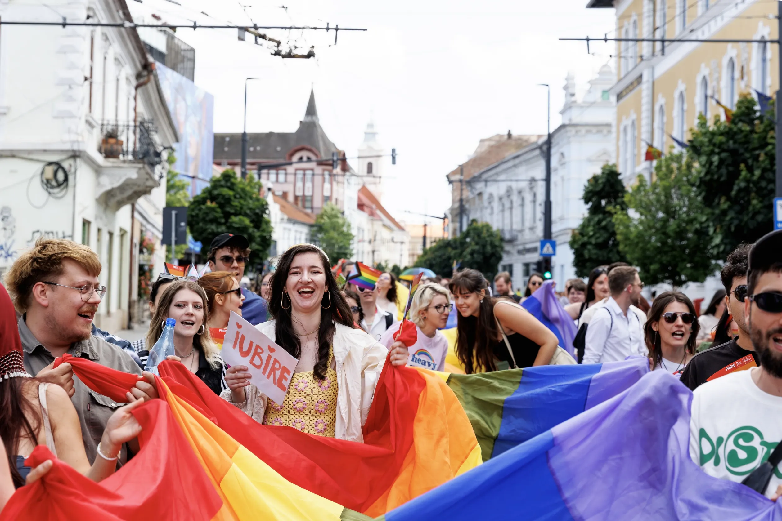 A felvonulók a Főtérről a Széchenyi-tér irányába indultak – Fotó: Gozner Gertrud / Transtelex
