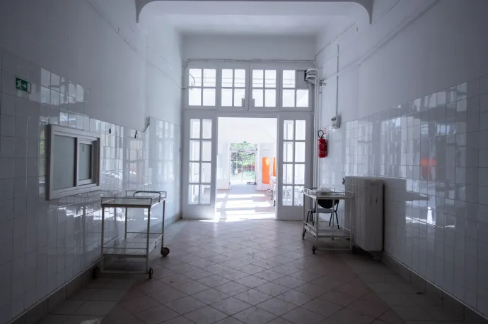 Megjött a kánikula, a szentesi kórházban klíma nélküli kórtermekben fekszenek a betegek