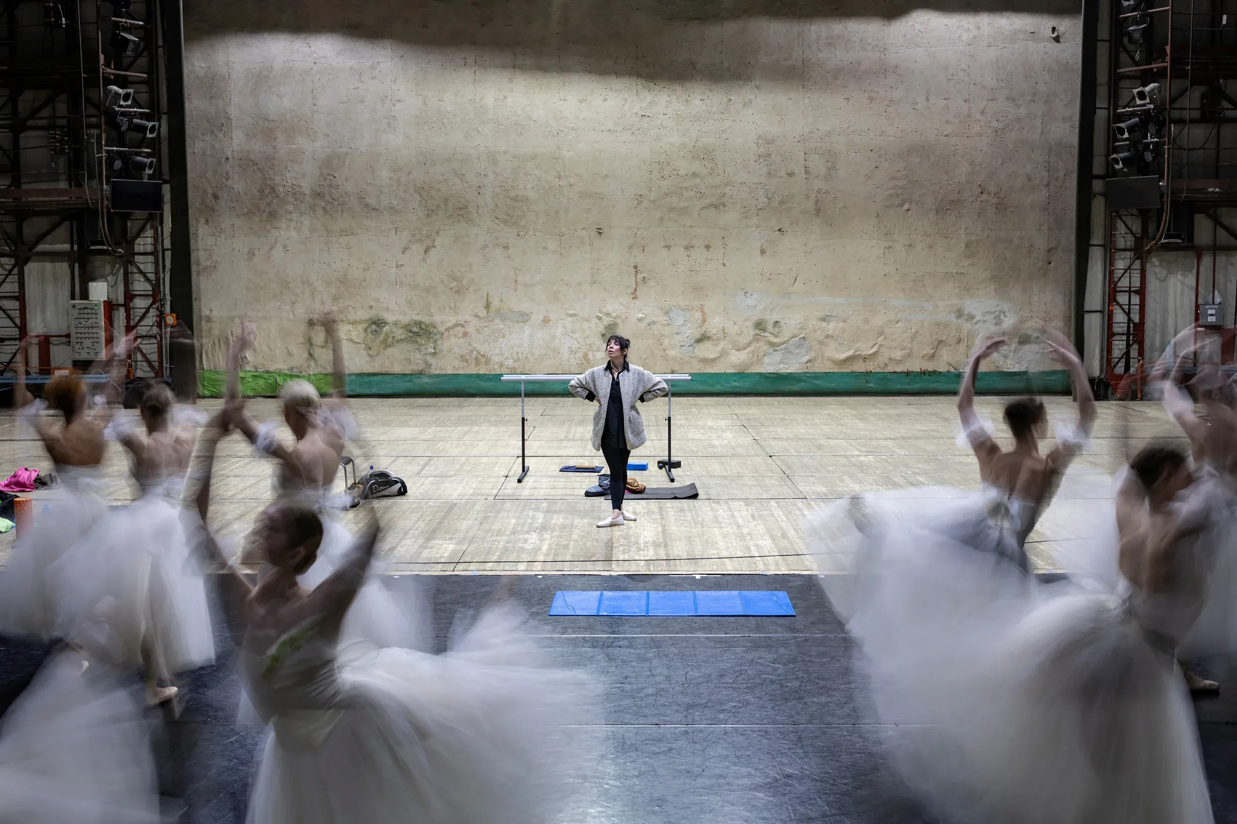 Balerinák a Chopiniana felújító próbáján – Fotó: Marko Djurica / Reuters