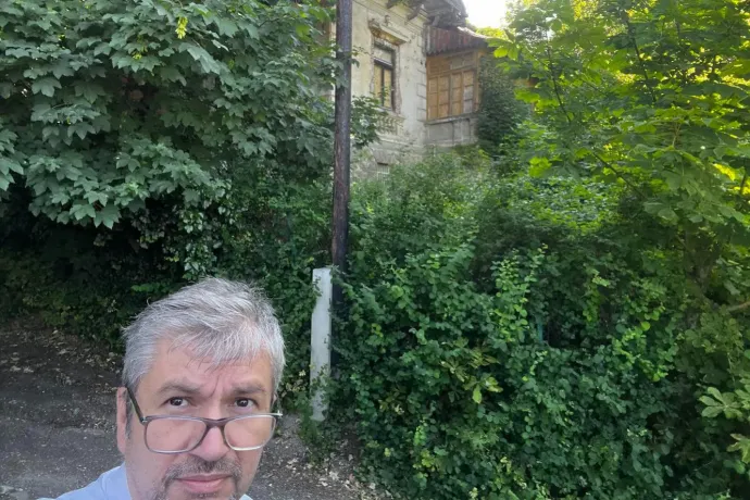 Hadházy Ákos megtalálta, hol lakik hivatalosan Matolcsy Ádám felesége, és még be is sétált a kapun