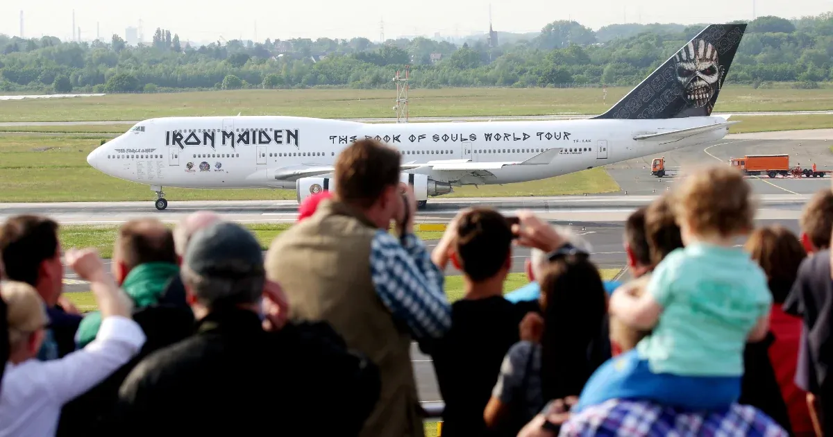 Az Iron Maiden feldarabolta egy turnéhoz használt repülőjét, és eladták a darabokat