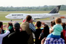 Az Iron Maiden feldarabolta egy turnéhoz használt repülőjét, és eladták a darabokat