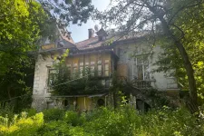 Nézegesse kívülről-belülről Matolcsy Ádámék rejtélyes svábhegyi villáját!