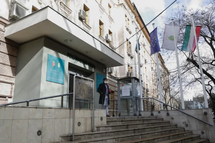 Gyanús összejátszások, ellenőrizhetetlen munkák – így működött a zuglói céghálózat az MSZP-s vezetés idején