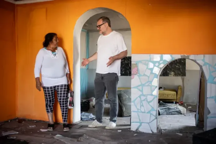 Bálint Kenyeres and Jolika at the now uninhabited filming location for No.3 (The Spectacle) – Photo: János Bődey