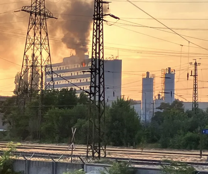 Tűz Budapest X. kerületében 2025. június 17-én – Fotó: Olvasói fotó / Telex