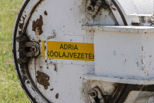 Vezeték lenne elég, de leválás helyett az orosz olaj elosztására készül a kormány