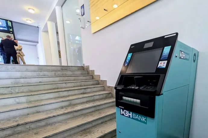 Egy MBH-s pénzautomata már biztosan van a PTE-n, ami azóta működik is – Fotó: Gűth Ervin / Telex