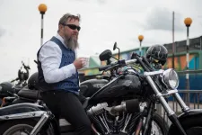 Így keretezünk mi: szerkesztett valóságunk a Harley Davidsontól az ásványvízen át a napi hírekig