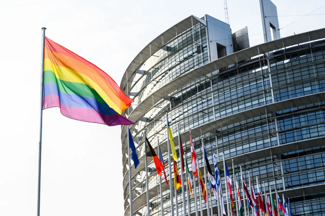 A lex Pride miatt több kérdésben is tisztázást kért az Európai Bizottság a magyar hatóságoktól – Forrás: Telex.hu