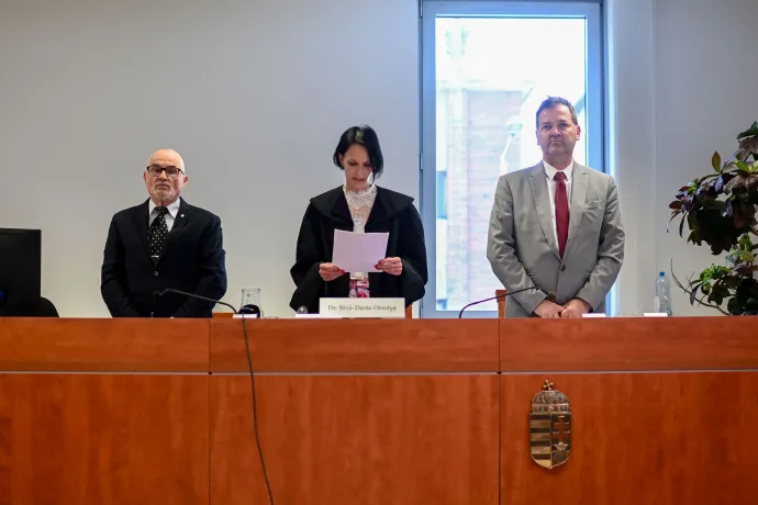 Dr. Sivó-Darás Orsolya bíró ítélet hirdet a Fővárosi Törvényszék Munkaügyi Kollégiumának tárgyalásán 2025. június 18-án – Fotó: Bődey János / Telex