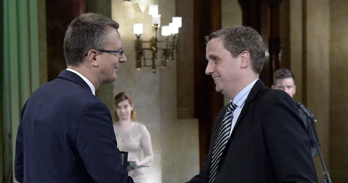 Kovács András már a Mandiner újságírójaként kérdezett a szerdai kormányinfón