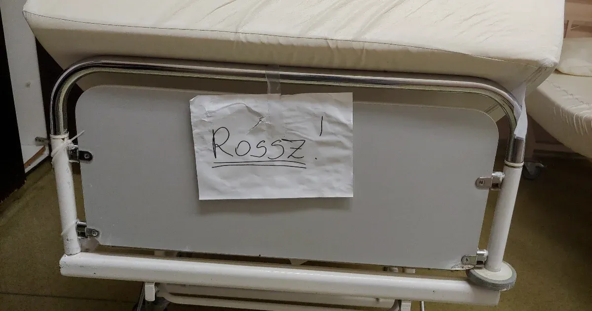 Tízből hat magyar elégedetlen az állami egészségüggyel, sokat romlott az oktatás és a közmédia megítélése is