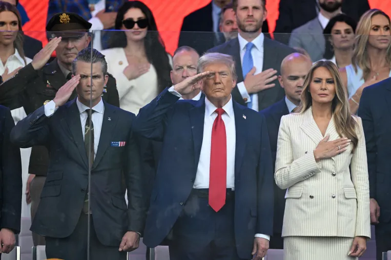 Egymásnak estek Trump legnagyobb hívei az Irán elleni támadás lehetősége miatt
