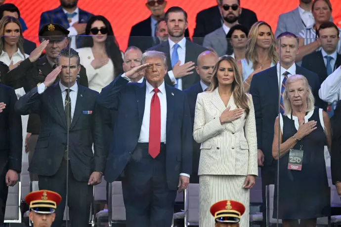 Egymásnak estek Trump legnagyobb hívei az Irán elleni támadás lehetősége miatt