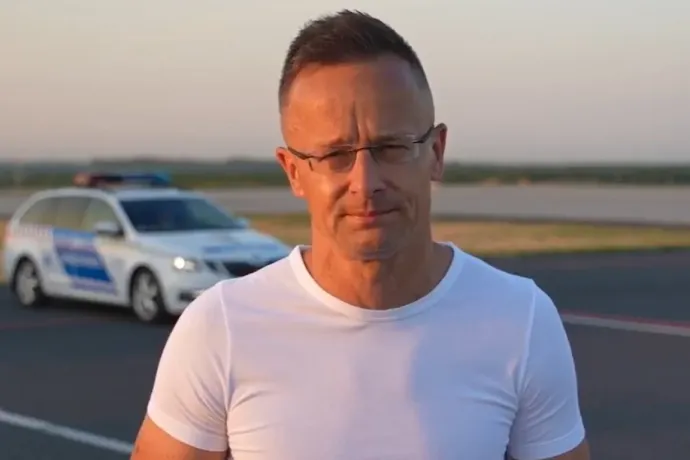 Autókkal mentett ki hat magyart Iránból a külügyminisztérium