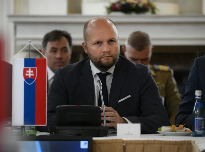 Jaroslav Naď szlovák védelmi miniszter egy miniszteri találkozón Varsóban 2023. április 26-án – Fotó: Jaap Arriens / NurPhoto / Getty Images