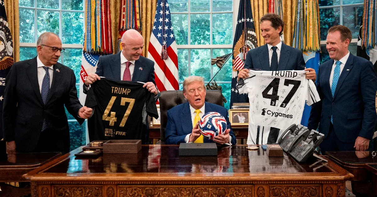 „Srácok, akár egy nő is beférhetne a csapatba, nem?” – kérdezte Trump a Juventus stábjától