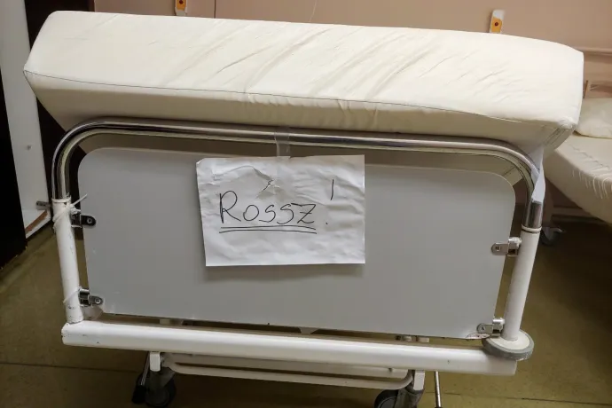 Tízből hat magyar elégedetlen az állami egészségüggyel, sokat romlott az oktatás és a közmédia megítélése is