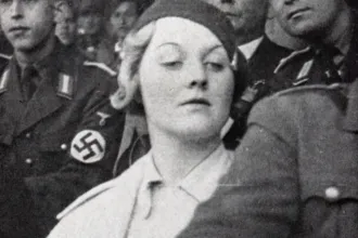 A Hitler-rajongó brit arisztokrata, aki fejbe lőtte magát, amikor Nagy-Britannia hadat üzent, de túlélte