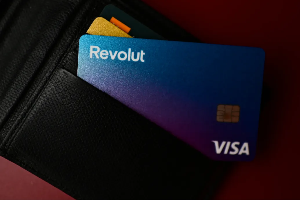 Jön a mérgezett pirula, eltűnhet a Revolut egyik előnye a magyar bankokkal szemben – Forrás: Telex.hu