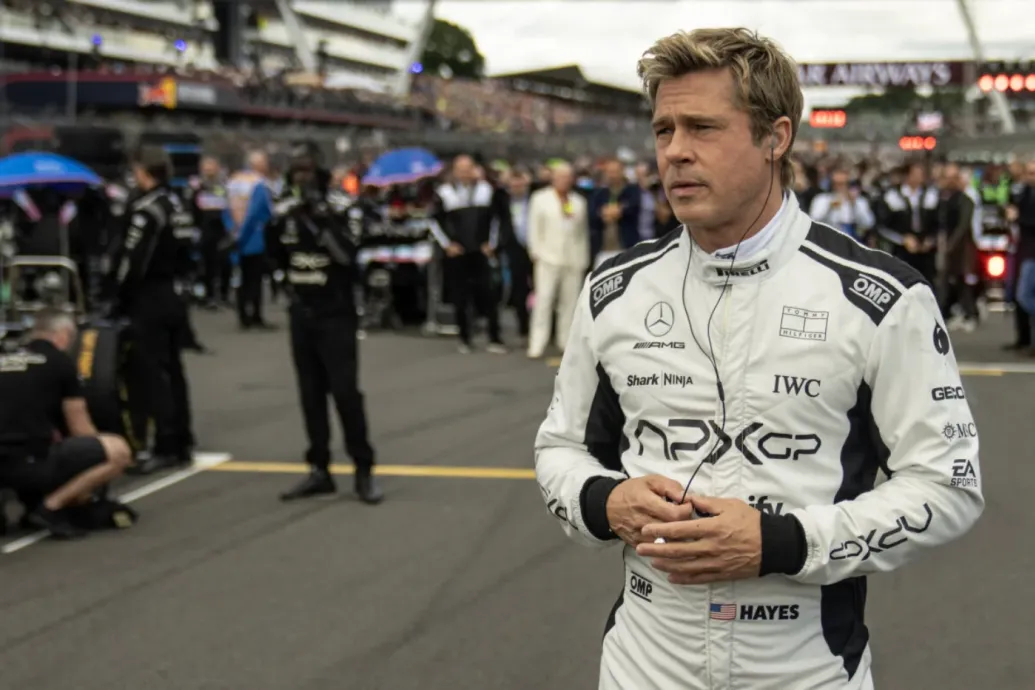 Ennek a filmnek nem véletlenül csak annyi a címe, hogy F1