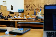 Nyilatkozatban ítélte el az ellehetetlenítési törvényt a pécsi közgyűlés, a kormánypárti képviselők nem szavaztak