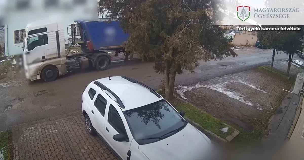Elfelejtette behúzni a kéziféket, elszabadult a teherautó