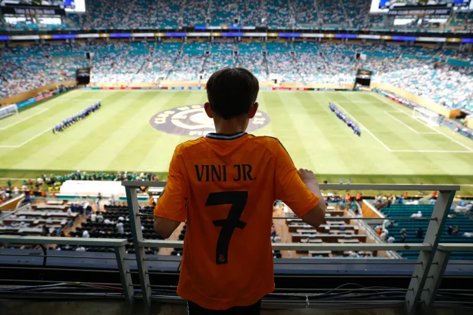 A FIFA csak magának köszönheti a klub-vb üresen kongó lelátóit