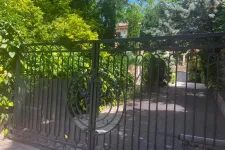 Újabb budai villáról posztolta ki Hadházy, hogy az Matolcsy Ádám cégéé