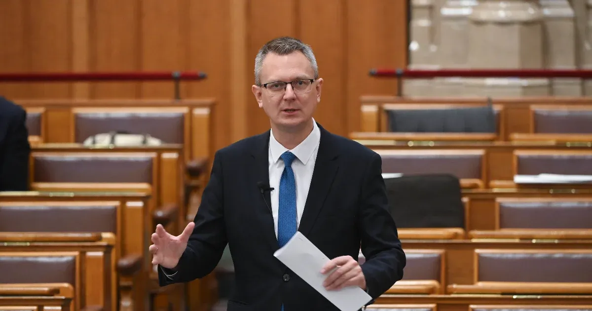 Rétvári Bence leszedte a Laponyi Zsolt őrmestert ábrázoló fotót a Facebook-oldaláról