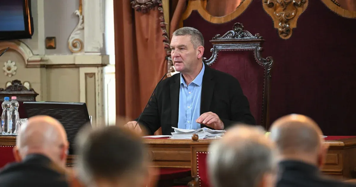 Demokraták között szoktak viták lenni, ezzel magyarázzák, hogy a többség nem szavazott együtt Botka Lászlóval