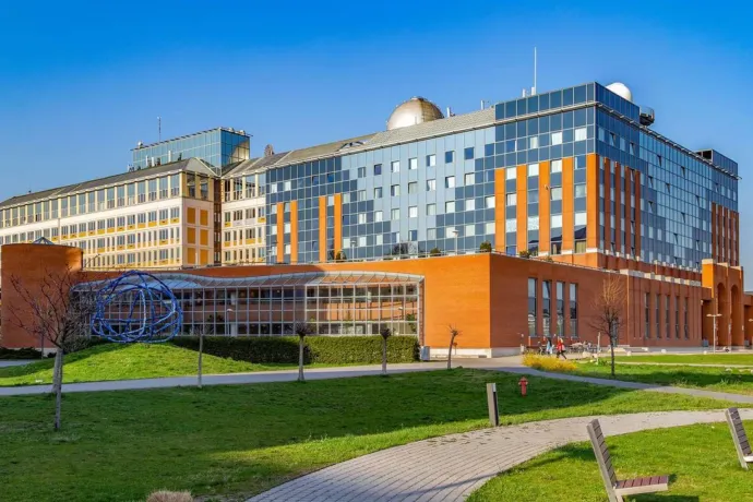 Állami manőverrel rendezik át a magyarországi humán kutatóhálózatot, tiltakoznak az érintettek