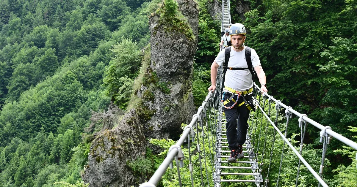 Közép-Európa leghosszabb kötélhídján kiderül, van-e tériszonyod
