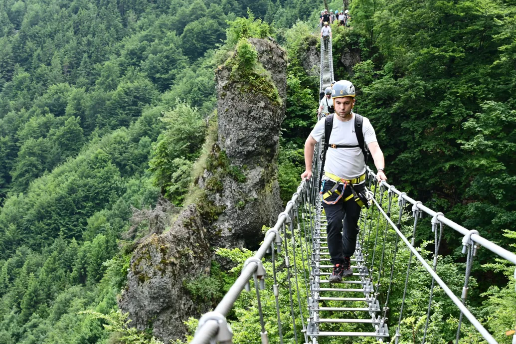 Közép-Európa leghosszabb kötélhídján kiderül, van-e tériszonyod – Forrás: Telex.hu