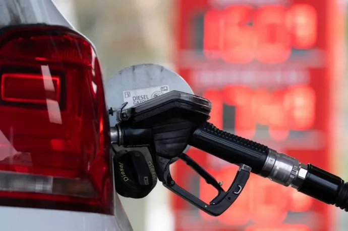 Több mint harminc banival drágult a dízel egy hét alatt a Petromnál