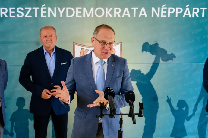 Navracsics felesége szerint a miniszter nem méltó arra, hogy a keresztény értékeket hitelesen képviselje