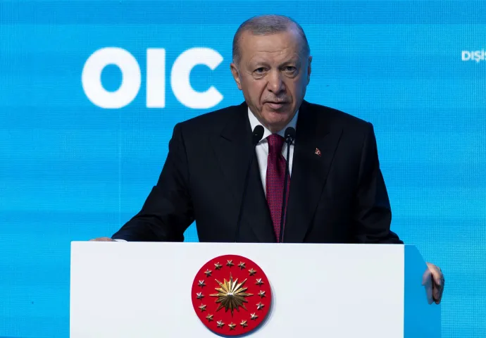 Recep Tayyip Erdoğan török elnök beszél az Iszlám Együttműködési Szervezet (OIC) külügyminiszteri tanácsának 51. ülésén a törökországi Isztambulban, 2025. június 21-én – Fotó: Umit Bektas / Reuters