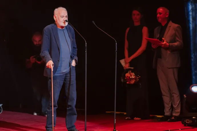 Tarr Béla életműdíjat vesz át a 24. Transilvania Nemzetközi Filmfesztivál gáláján, Kolozsváron, 2025. június 21-én – Fotó: Chris Nemeș
