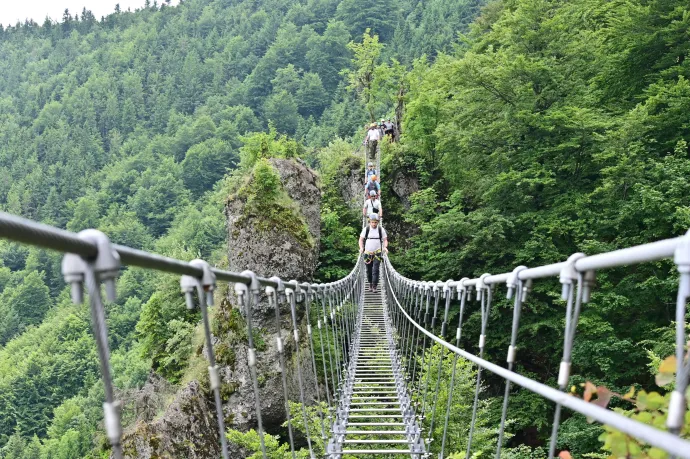Közép-Európa leghosszabb kötélhídján kiderül, van-e tériszonyod
