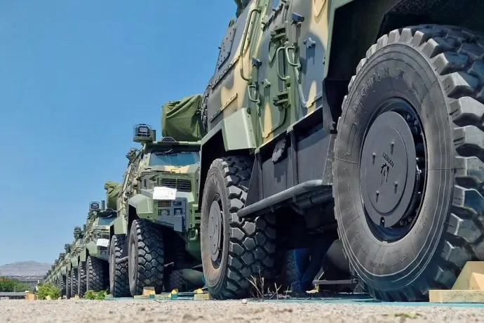 Szalay-Bobrovniczky Kristóf: Jönnek a harctér rettegett sárkányai