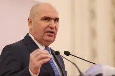 Ezentúl Bolojannak és a kormányfőtitkárságnak is jóvá kell hagynia a képviselők külföldi utazásait