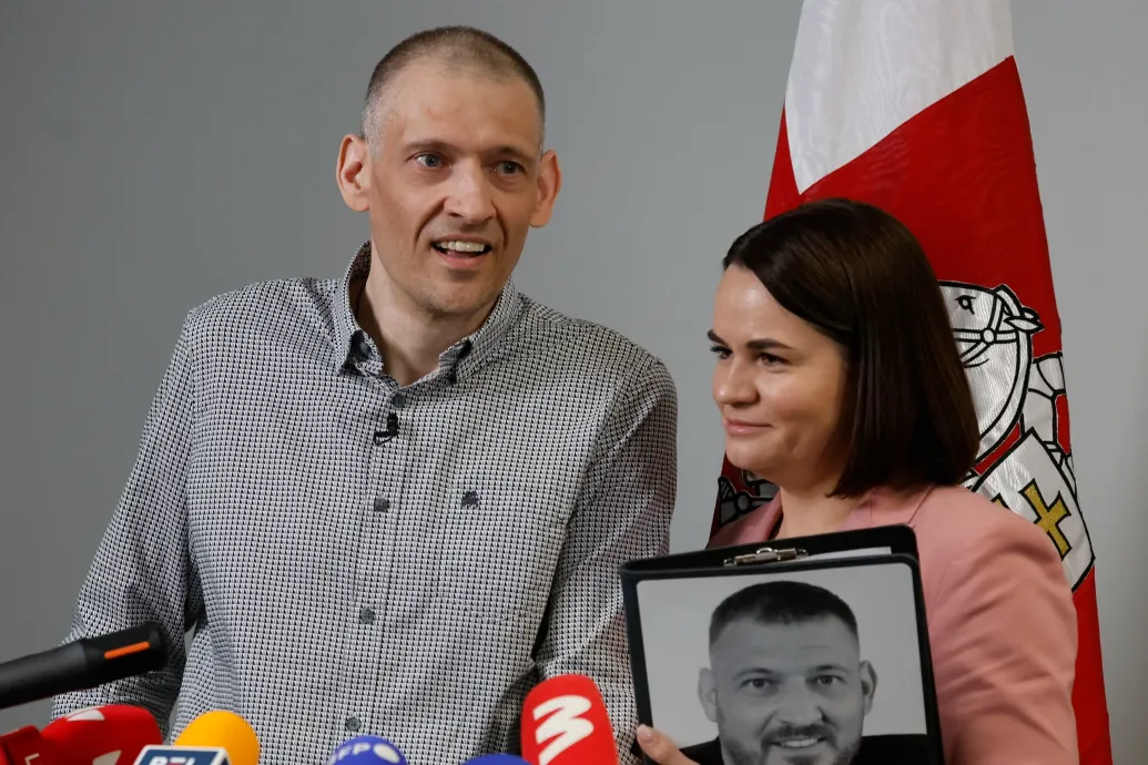 Magánzárka, vérző orr, dermesztő hideg, kegyetlen őrök: börtönéveiről beszélt a szabadult belarusz ellenzéki – Forrás: Telex.hu
